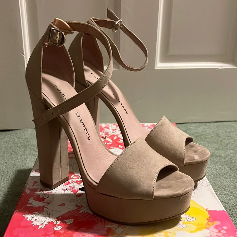 Chinese Laundry Avenue Platform Heels in Beige Women’s 7.5